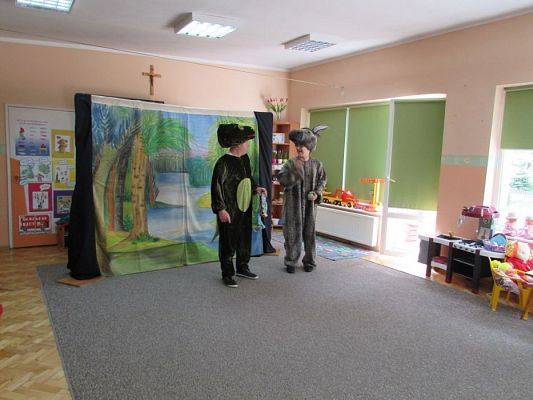 Grafika #5: 30.05.2016 Przedstawienie pt."Dino-nowy przyjaciel"