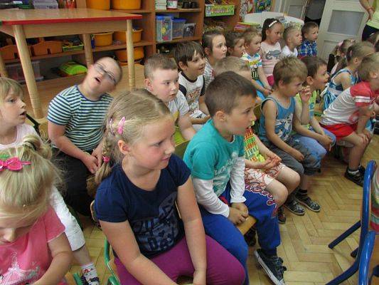 Grafika #15: 30.05.2016 Przedstawienie pt."Dino-nowy przyjaciel"