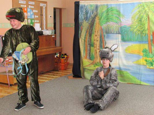 Grafika #16: 30.05.2016 Przedstawienie pt."Dino-nowy przyjaciel"