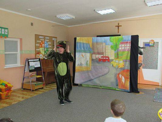 Grafika #19: 30.05.2016 Przedstawienie pt."Dino-nowy przyjaciel"