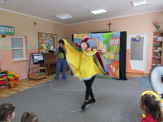 Grafika #25: 30.05.2016 Przedstawienie pt."Dino-nowy przyjaciel"