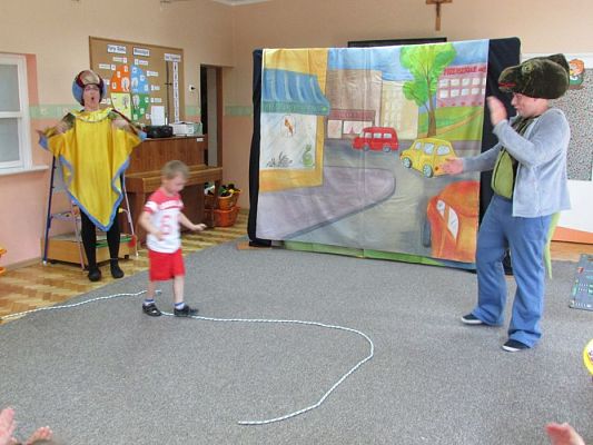 Grafika #28: 30.05.2016 Przedstawienie pt."Dino-nowy przyjaciel"