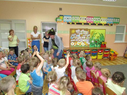 Grafika #32: 30.05.2016 Przedstawienie pt."Dino-nowy przyjaciel"