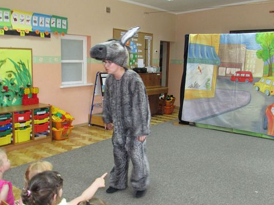 Grafika #33: 30.05.2016 Przedstawienie pt."Dino-nowy przyjaciel"