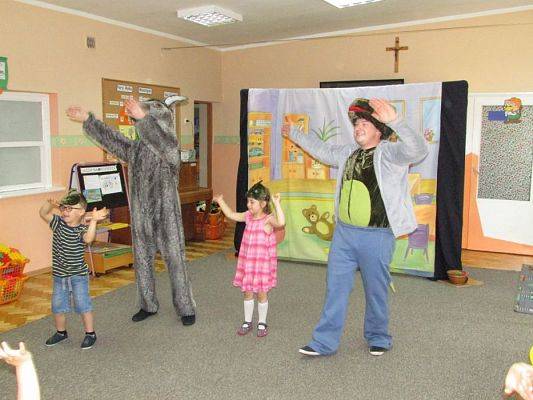 Grafika #41: 30.05.2016 Przedstawienie pt."Dino-nowy przyjaciel"