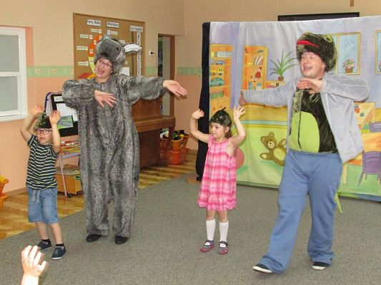 Grafika #42: 30.05.2016 Przedstawienie pt."Dino-nowy przyjaciel"