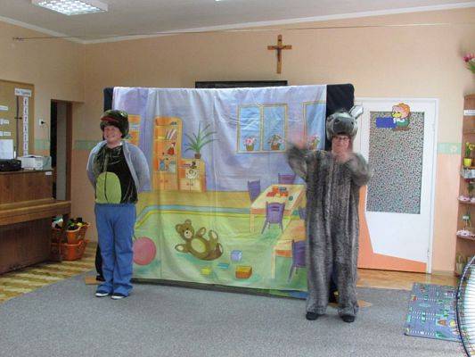 Grafika #45: 30.05.2016 Przedstawienie pt."Dino-nowy przyjaciel"