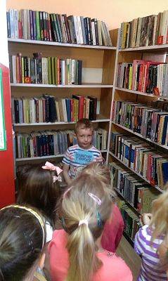 Grafika #1: 10.05.2016 Starszaki z wizytą w bibliotece w Wicku