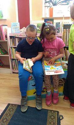 Grafika #6: 10.05.2016 Starszaki z wizytą w bibliotece w Wicku