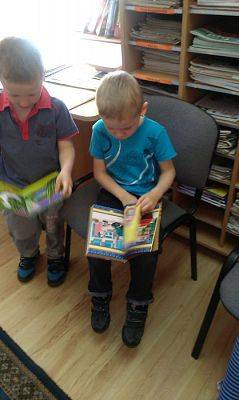 Grafika #16: 10.05.2016 Starszaki z wizytą w bibliotece w Wicku