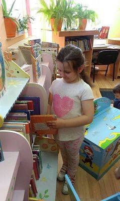 Grafika #19: 10.05.2016 Starszaki z wizytą w bibliotece w Wicku