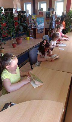 Grafika #21: 10.05.2016 Starszaki z wizytą w bibliotece w Wicku