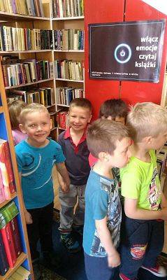 Grafika #22: 10.05.2016 Starszaki z wizytą w bibliotece w Wicku