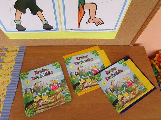 Grafika #4: 29.04.2016 Podsumowanie zajęć w gr.III "Prawa i lewa ręka"