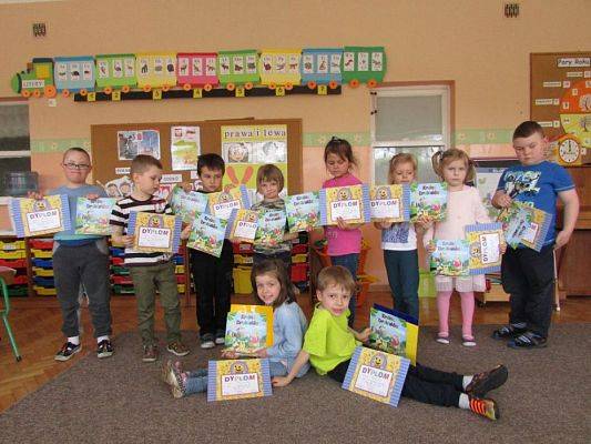 Grafika #15: 29.04.2016 Podsumowanie zajęć w gr.III "Prawa i lewa ręka"