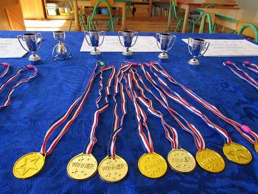 Grafika #1: 15.04.2016 Zakończenie zajęć pt."Nauka wiązania butów"