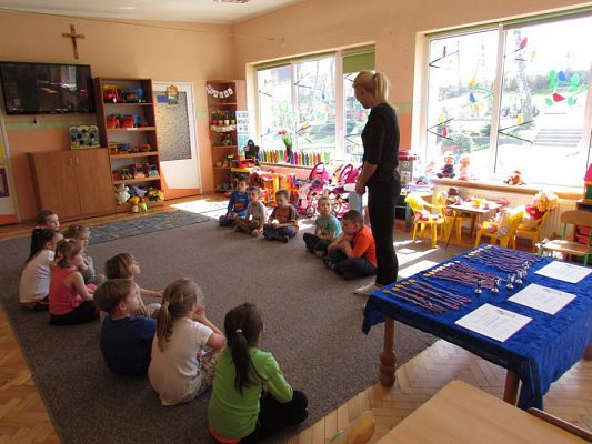 Grafika #4: 15.04.2016 Zakończenie zajęć pt."Nauka wiązania butów"