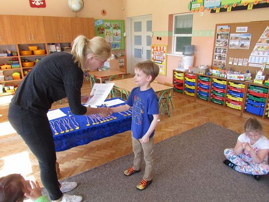 Grafika #9: 15.04.2016 Zakończenie zajęć pt."Nauka wiązania butów"