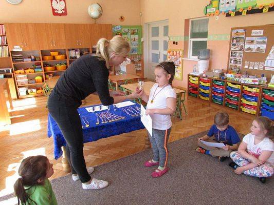 Grafika #11: 15.04.2016 Zakończenie zajęć pt."Nauka wiązania butów"