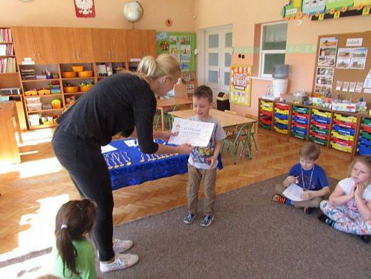 Grafika #13: 15.04.2016 Zakończenie zajęć pt."Nauka wiązania butów"