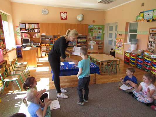 Grafika #17: 15.04.2016 Zakończenie zajęć pt."Nauka wiązania butów"