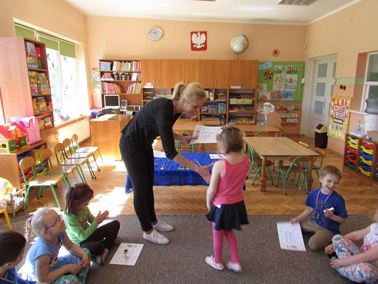 Grafika #22: 15.04.2016 Zakończenie zajęć pt."Nauka wiązania butów"