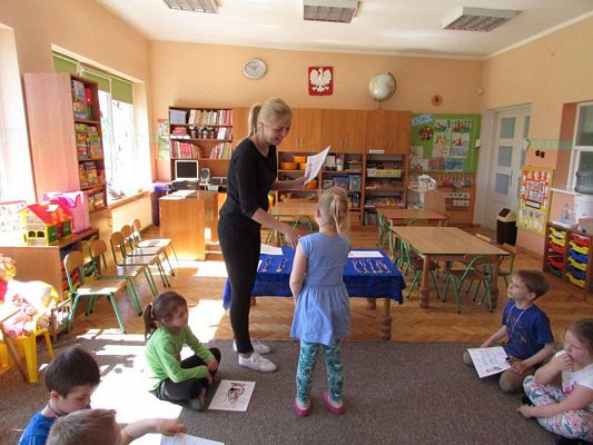 Grafika #24: 15.04.2016 Zakończenie zajęć pt."Nauka wiązania butów"