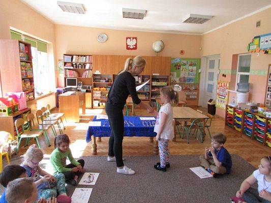 Grafika #30: 15.04.2016 Zakończenie zajęć pt."Nauka wiązania butów"