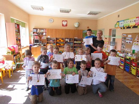 Grafika #41: 15.04.2016 Zakończenie zajęć pt."Nauka wiązania butów"