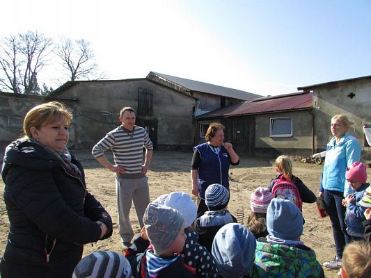 Grafika #4: 08.04.2016 Wycieczka do gospodarstwa rolnego dziadka Zosi