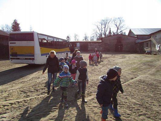 Grafika #6: 08.04.2016 Wycieczka do gospodarstwa rolnego dziadka Zosi