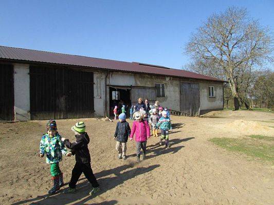 Grafika #18: 08.04.2016 Wycieczka do gospodarstwa rolnego dziadka Zosi