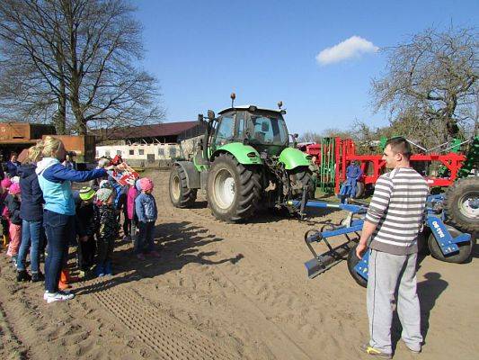 Grafika #75: 08.04.2016 Wycieczka do gospodarstwa rolnego dziadka Zosi