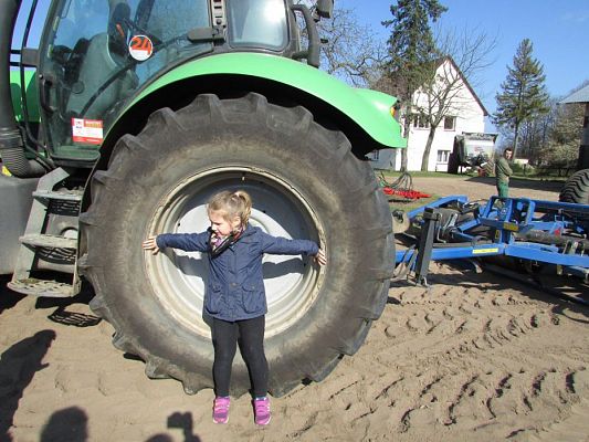 Grafika #77: 08.04.2016 Wycieczka do gospodarstwa rolnego dziadka Zosi