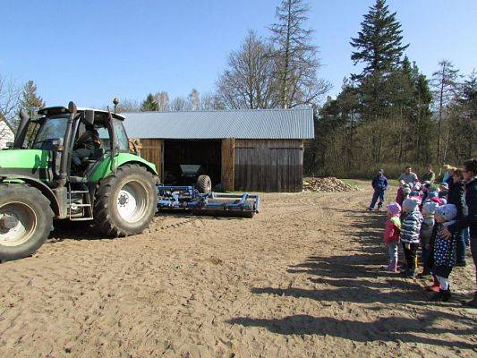 Grafika #80: 08.04.2016 Wycieczka do gospodarstwa rolnego dziadka Zosi