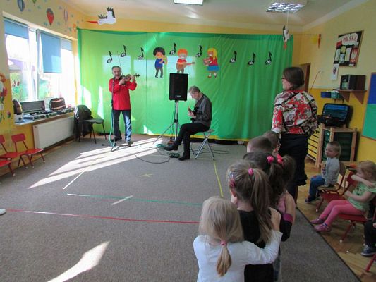 Grafika #27: 01.04.2016 Koncert muzyczny pt."Muzyka ze smyka"