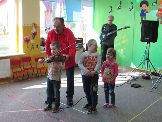 Grafika #38: 01.04.2016 Koncert muzyczny pt."Muzyka ze smyka"