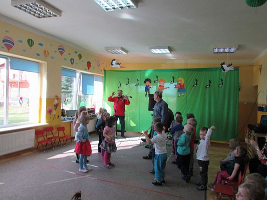 Grafika #45: 01.04.2016 Koncert muzyczny pt."Muzyka ze smyka"