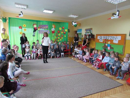 Grafika #10: 08.03.2016 - Dzień Kobiet