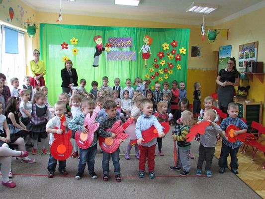 Grafika #15: 08.03.2016 - Dzień Kobiet