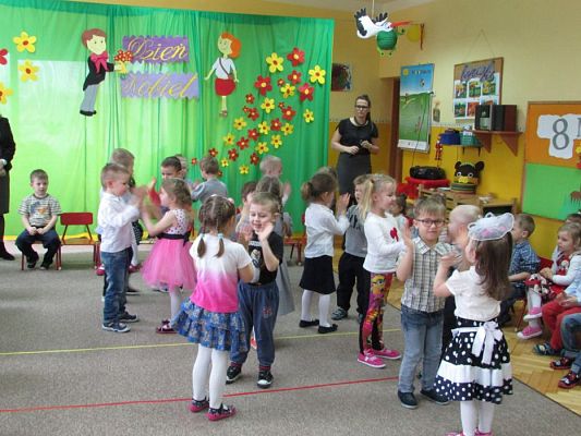 Grafika #23: 08.03.2016 - Dzień Kobiet