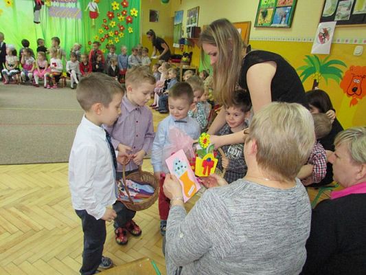 Grafika #65: 08.03.2016 - Dzień Kobiet