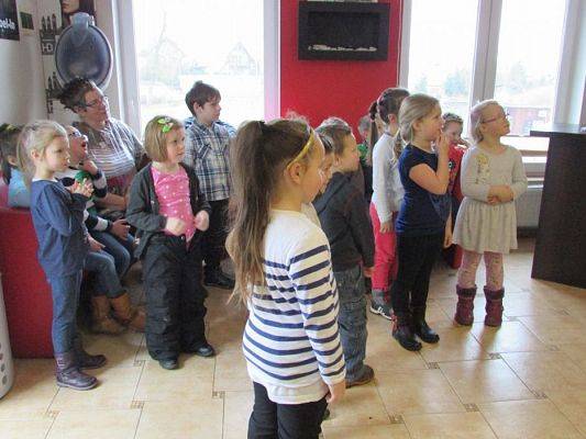 Grafika #2: 03.03.2016 W salonie fryzjerskim u p. Moniki