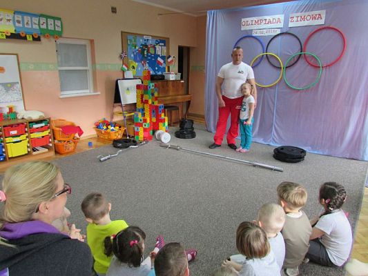 Grafika #1: 24.02.2016-Pokaz strongmana p.Mirosława Kramek