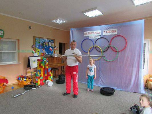 Grafika #5: 24.02.2016-Pokaz strongmana p.Mirosława Kramek