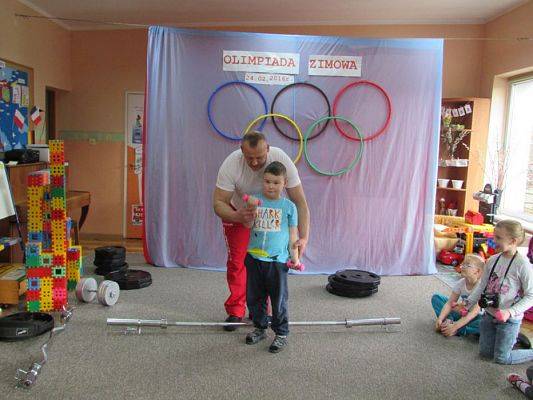 Grafika #11: 24.02.2016-Pokaz strongmana p.Mirosława Kramek