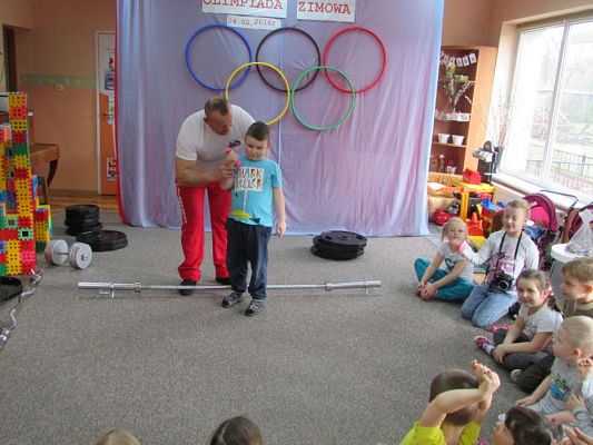 Grafika #12: 24.02.2016-Pokaz strongmana p.Mirosława Kramek