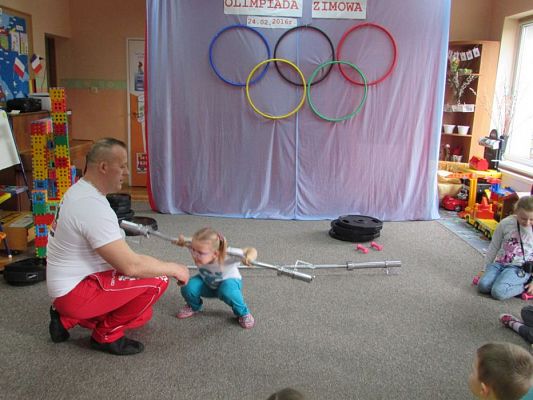 Grafika #14: 24.02.2016-Pokaz strongmana p.Mirosława Kramek