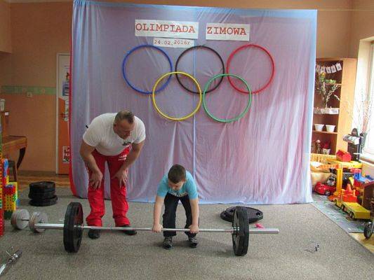 Grafika #17: 24.02.2016-Pokaz strongmana p.Mirosława Kramek