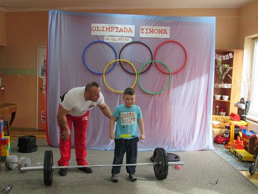 Grafika #18: 24.02.2016-Pokaz strongmana p.Mirosława Kramek